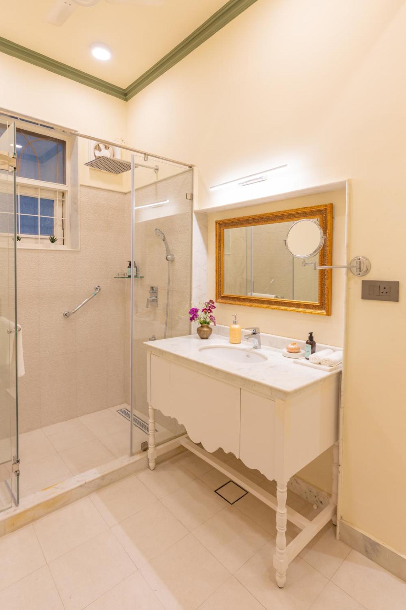 Laalee Hotel Jaipur Room photo
