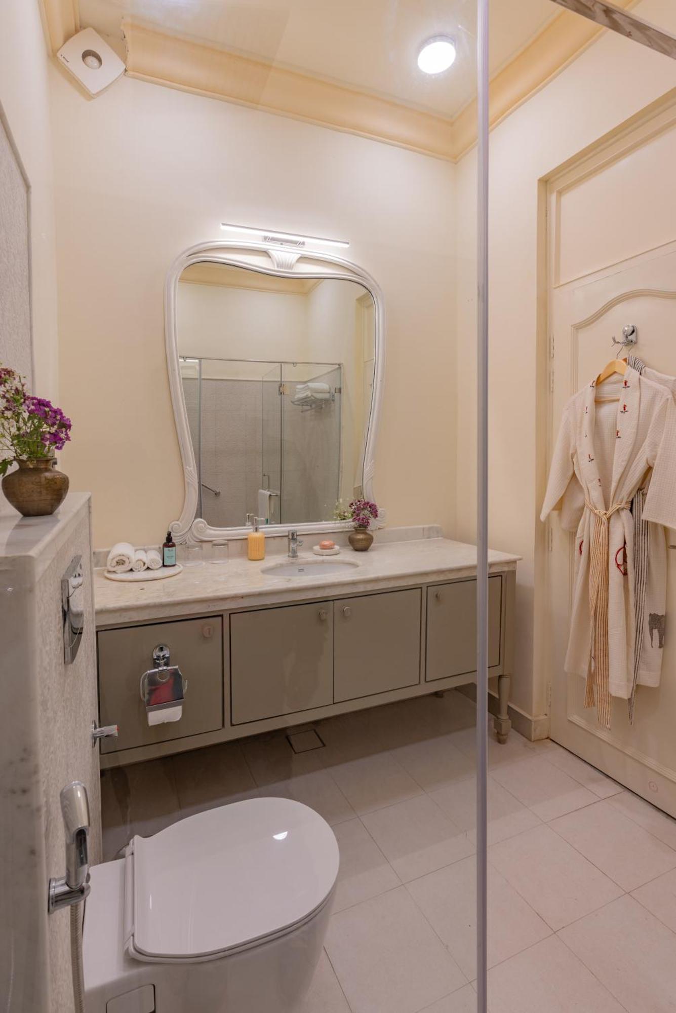 Laalee Hotel Jaipur Room photo