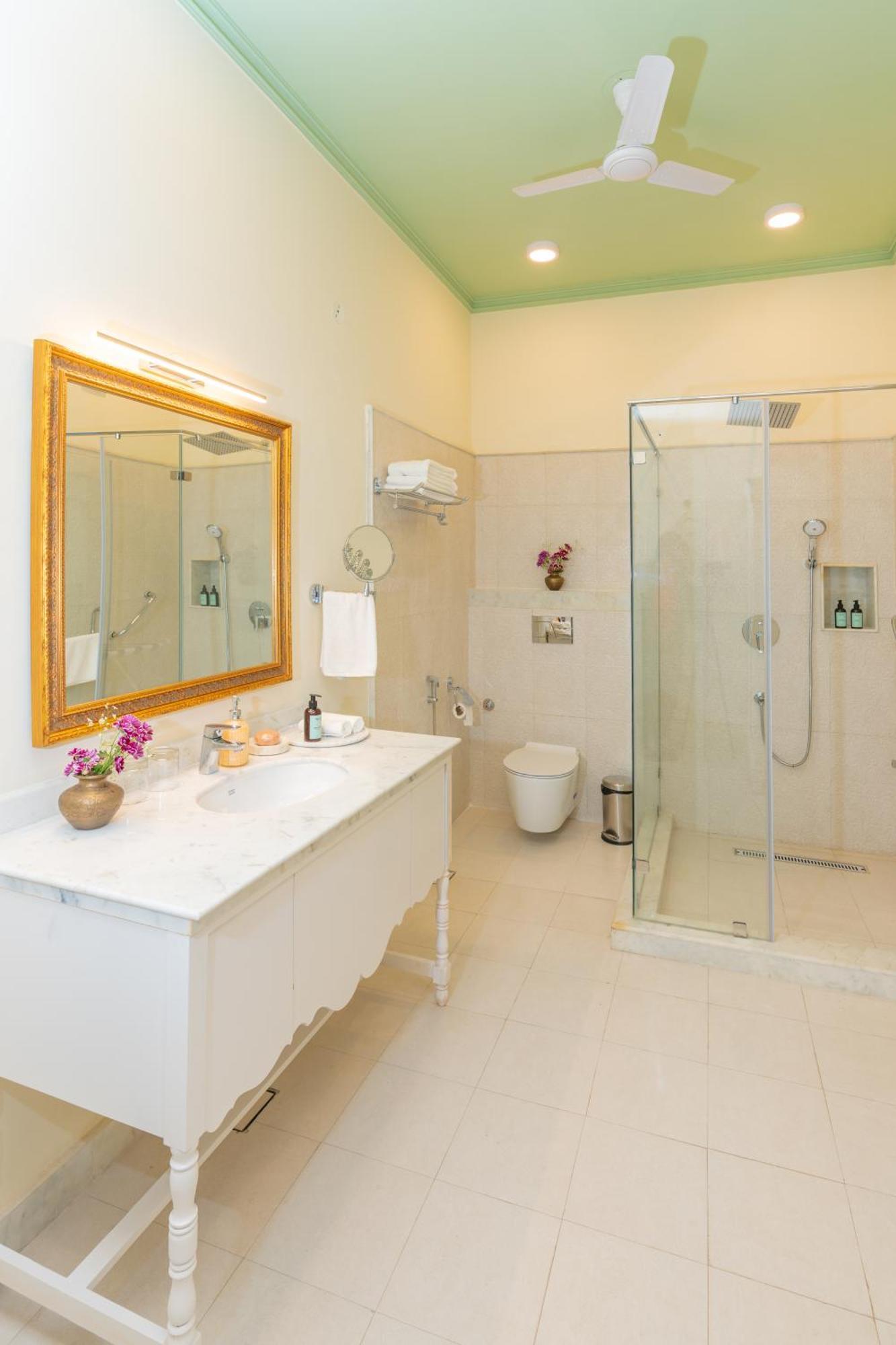 Laalee Hotel Jaipur Room photo